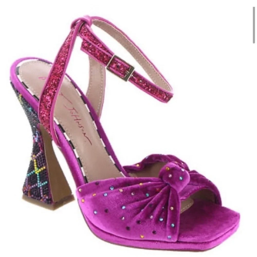 Betsey Johnson Alianna Magenta Velvet Flared 4” Heel Sandal Strap Open Toe 7.5